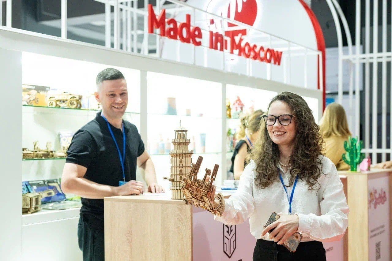 Открыли стенд Made in Moscow на выставке «Детство» в Казахстане